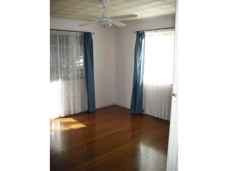 44 ROSENEATH Parade, Wynnum West QLD 4178