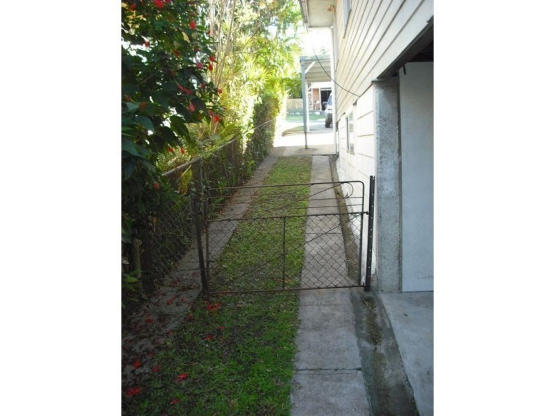 44 ROSENEATH Parade, Wynnum West QLD 4178