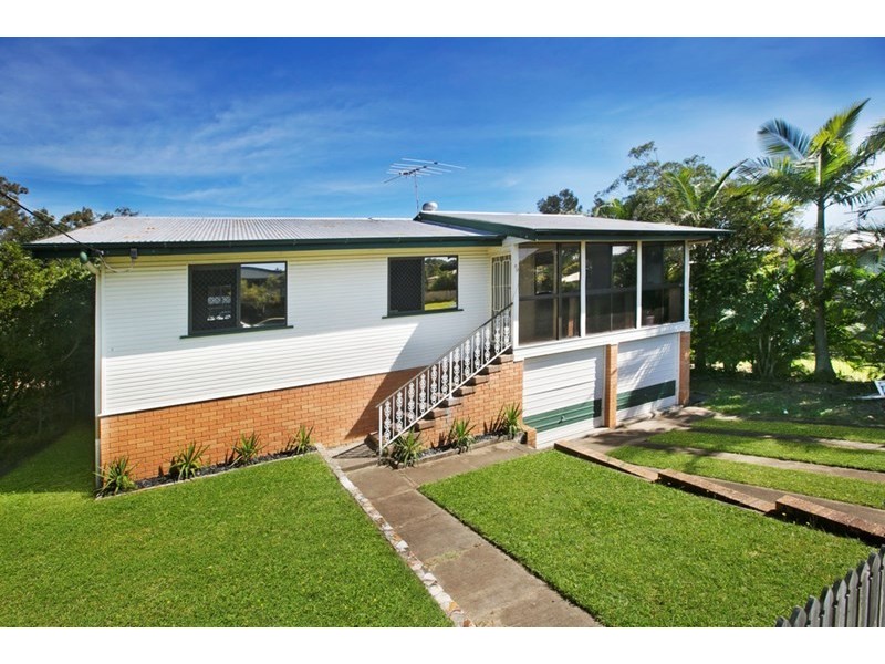 69 Curve Avenue, Wynnum QLD 4178