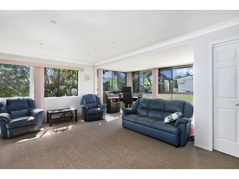 69 Curve Avenue, Wynnum QLD 4178