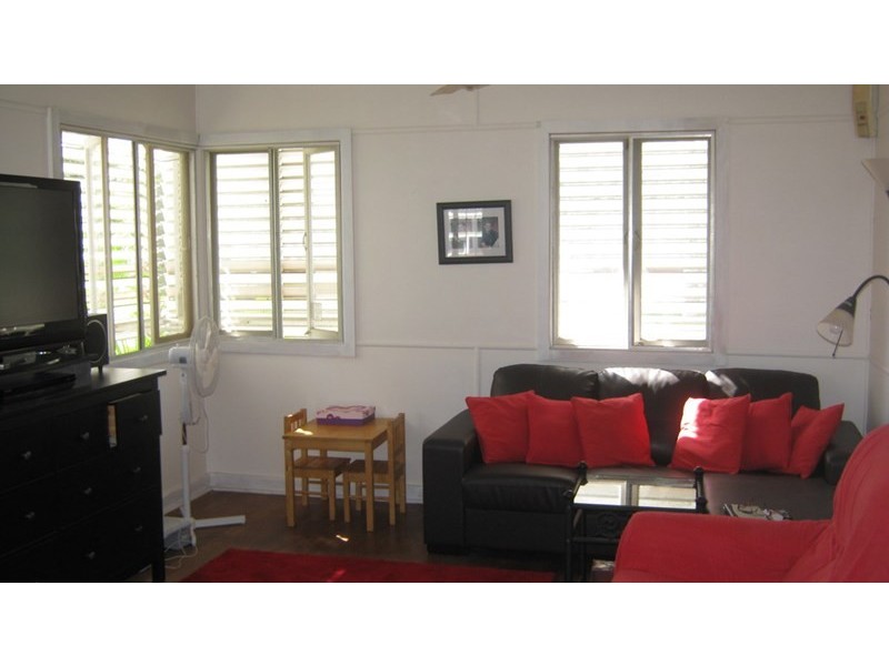 18 Strawberry Road, Manly West QLD 4179