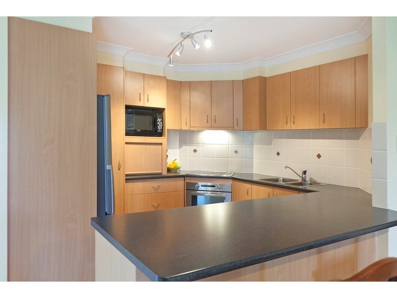 39 Plaza Street, Wynnum West QLD 4178