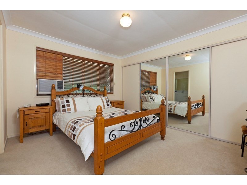 39 Plaza Street, Wynnum West QLD 4178