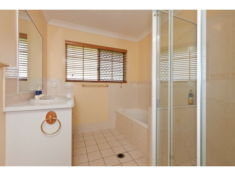 39 Plaza Street, Wynnum West QLD 4178