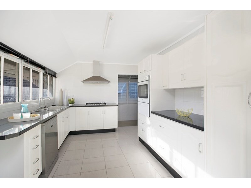 49 Waterloo Esplanade, Wynnum QLD 4178