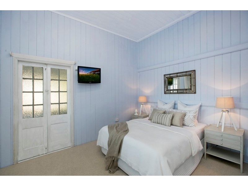 49 Waterloo Esplanade, Wynnum QLD 4178