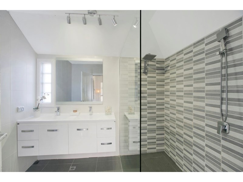 49 Waterloo Esplanade, Wynnum QLD 4178