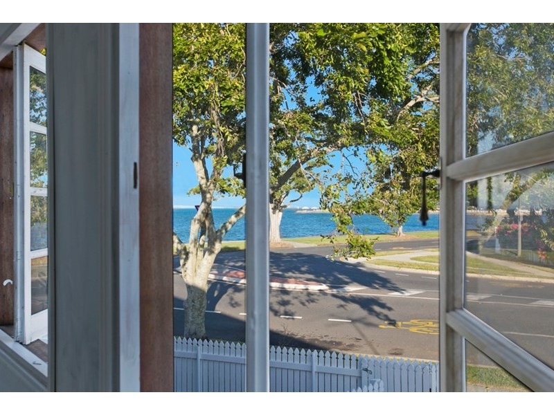 49 Waterloo Esplanade, Wynnum QLD 4178
