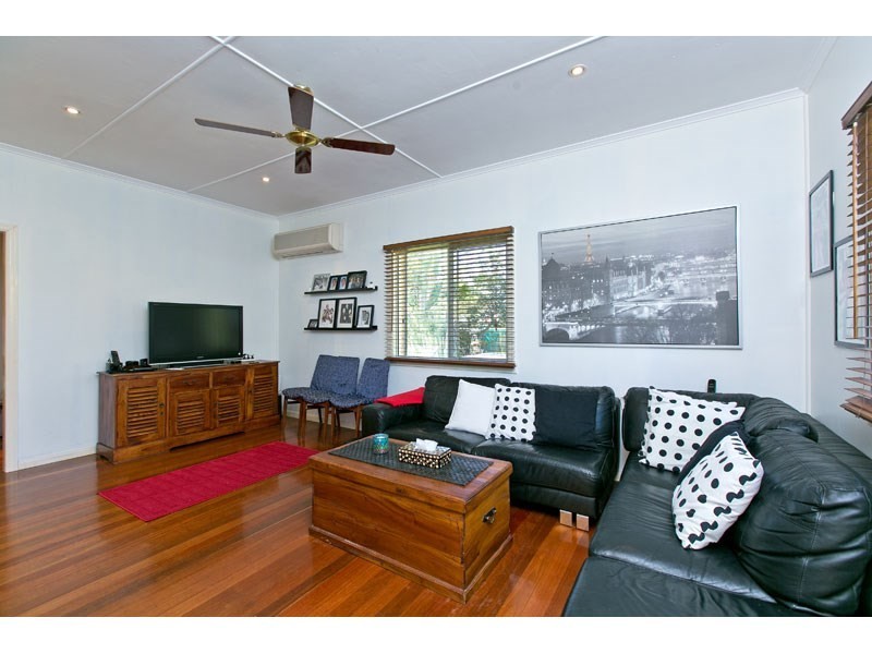 11 Bellew Street, Wynnum QLD 4178