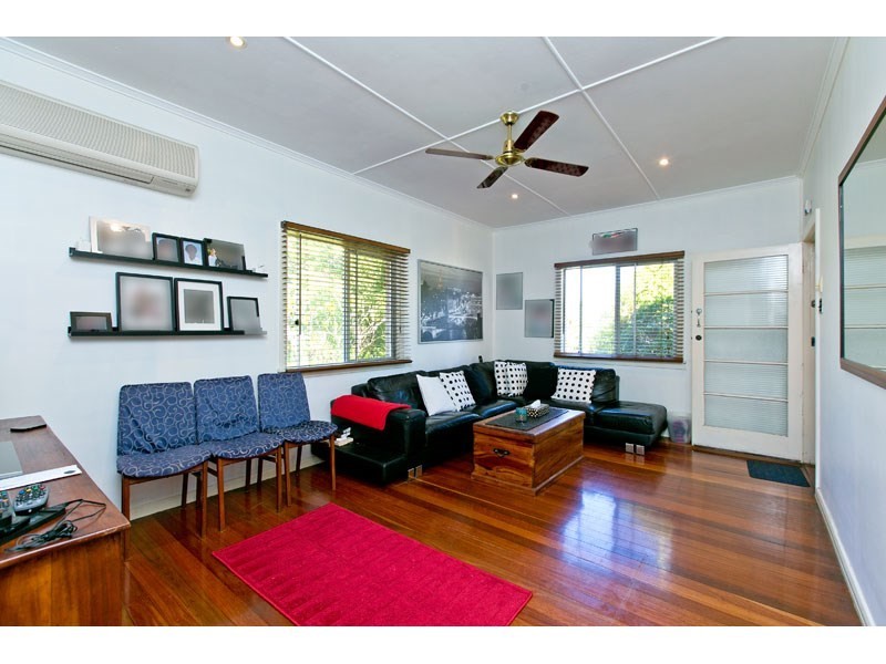 11 Bellew Street, Wynnum QLD 4178