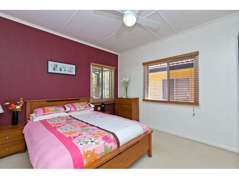 11 Bellew Street, Wynnum QLD 4178