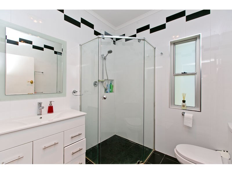 11 Bellew Street, Wynnum QLD 4178