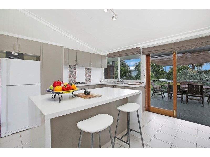 56 Gordon Parade, Manly QLD 4179