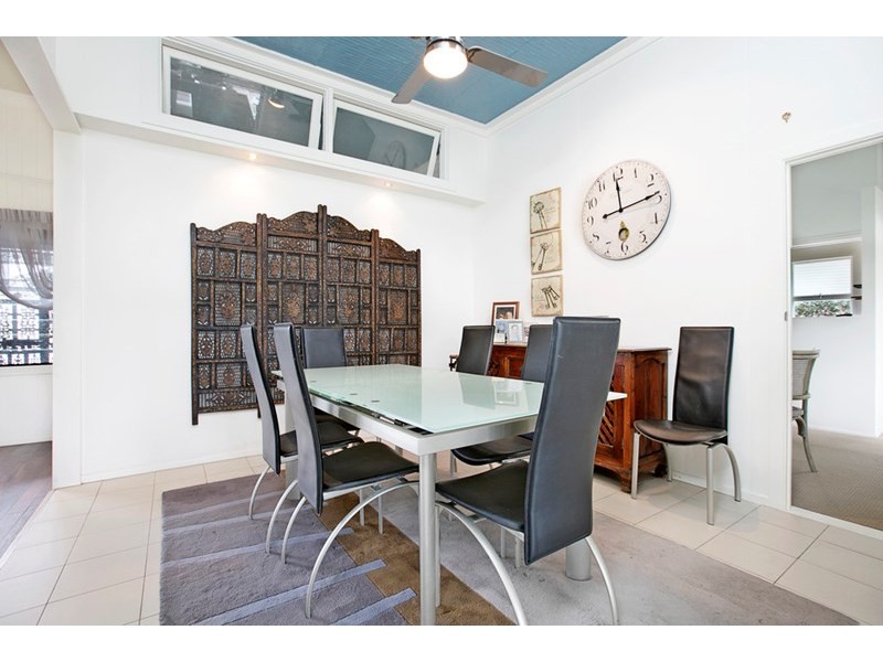 56 Gordon Parade, Manly QLD 4179