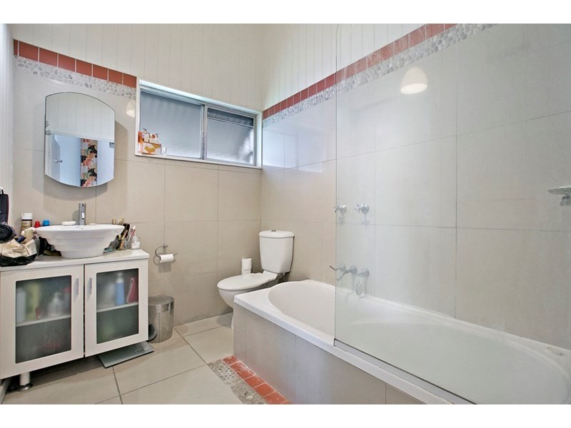 56 Gordon Parade, Manly QLD 4179
