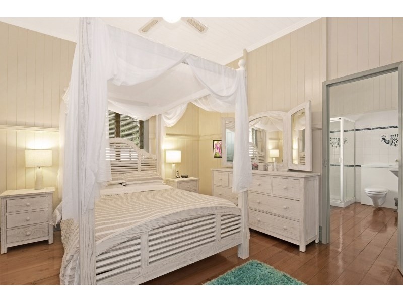 34 Gordon Parade, Manly QLD 4179