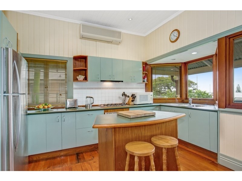 34 Gordon Parade, Manly QLD 4179