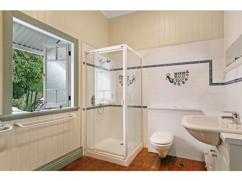 34 Gordon Parade, Manly QLD 4179