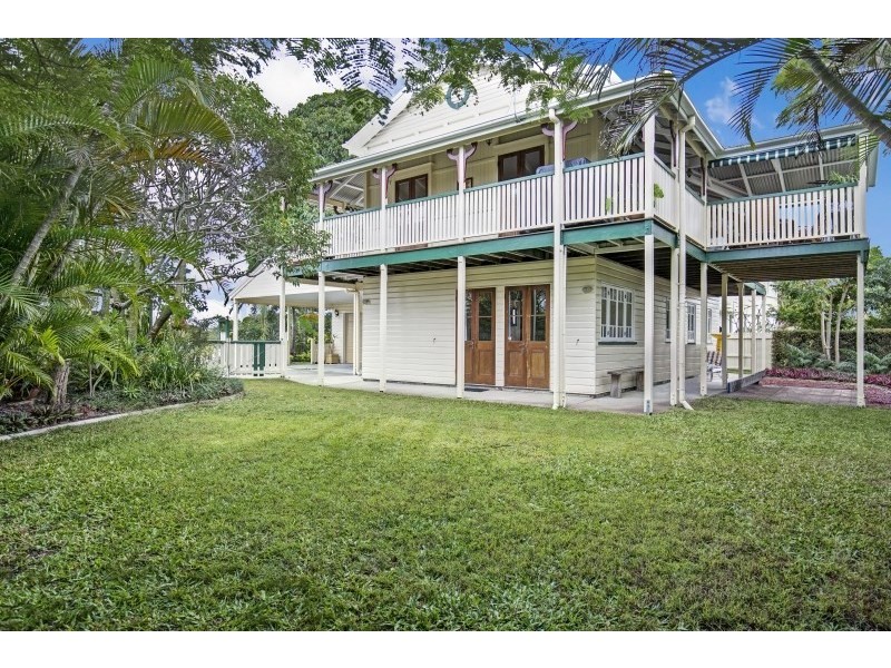 34 Gordon Parade, Manly QLD 4179