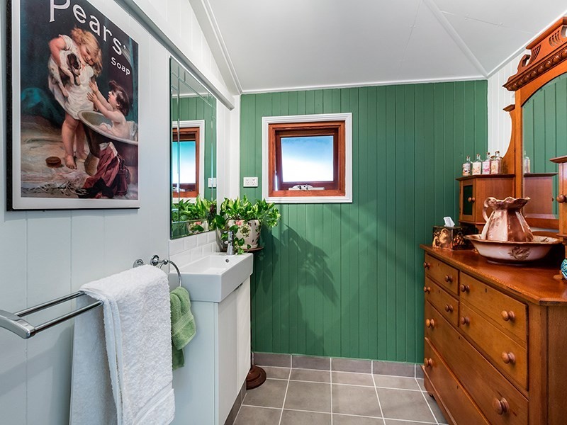 1 Akonna Street, Wynnum QLD 4178