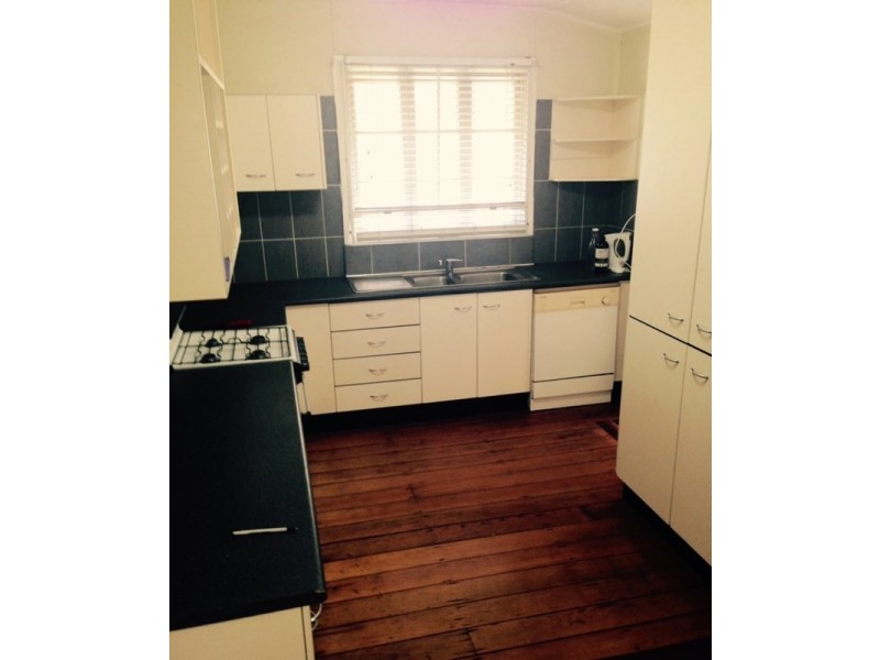 15 Pine Street, Wynnum QLD 4178