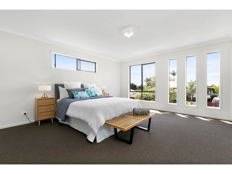 73 HUTTON Avenue, Wynnum QLD 4178