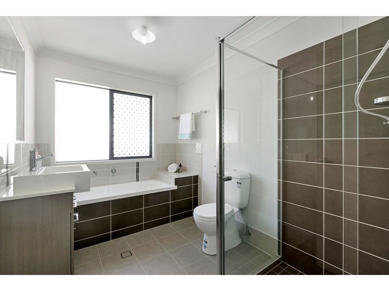 73 HUTTON Avenue, Wynnum QLD 4178