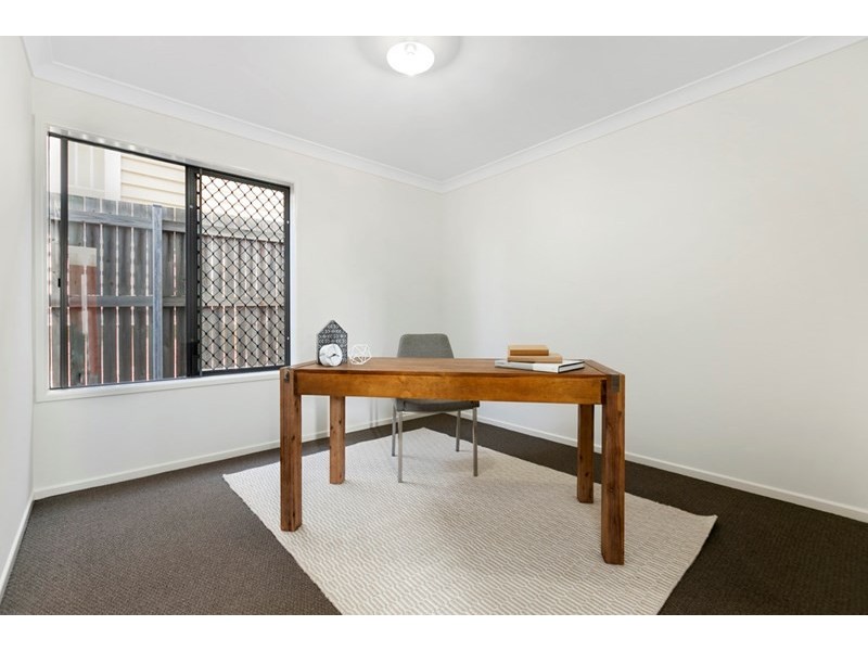 73 HUTTON Avenue, Wynnum QLD 4178