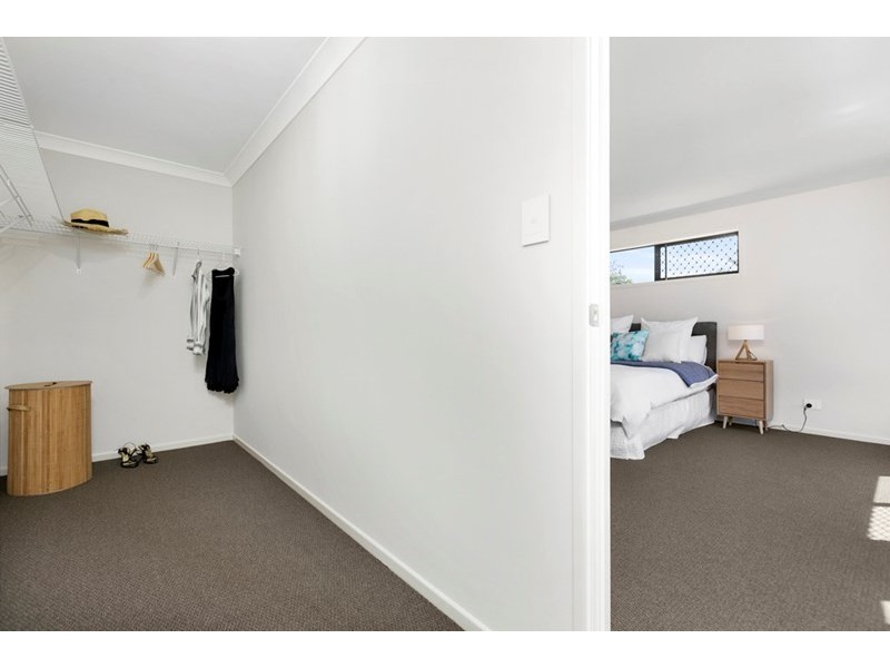 73 HUTTON Avenue, Wynnum QLD 4178