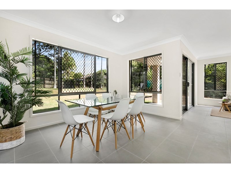 73 HUTTON Avenue, Wynnum QLD 4178