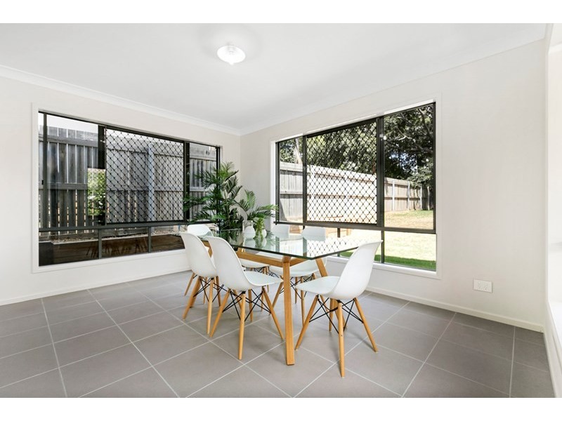 73 HUTTON Avenue, Wynnum QLD 4178