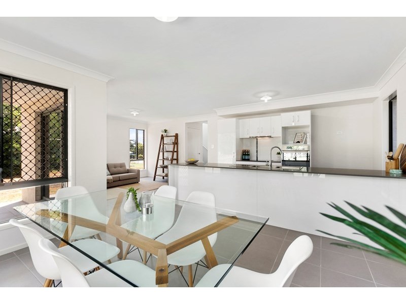 73 HUTTON Avenue, Wynnum QLD 4178