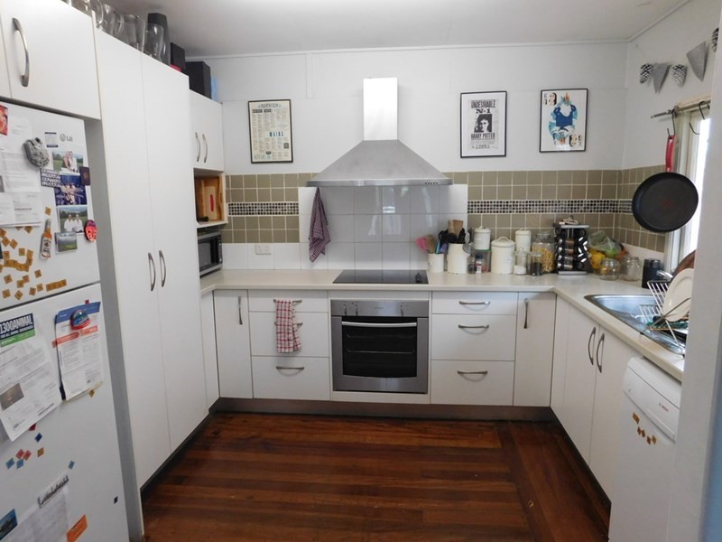 19 Daniel Street, Lota QLD 4179