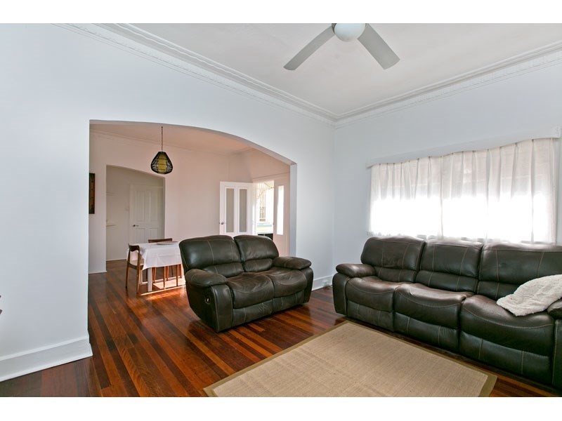 21 Elm Street, Wynnum QLD 4178