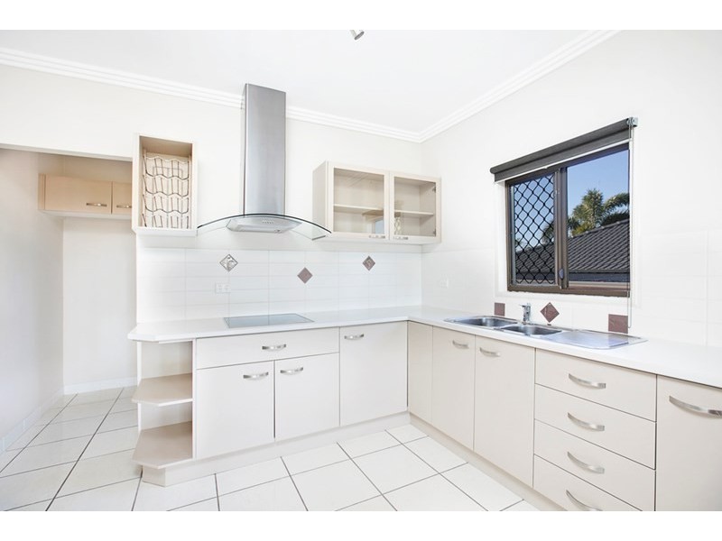 1 Bonniebrae Street, Wynnum West QLD 4178