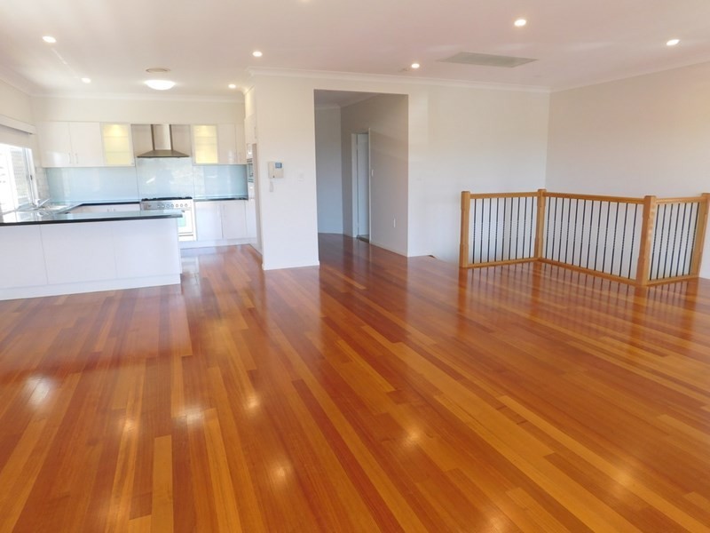 15 Roseberry Parade, Wynnum West QLD 4178