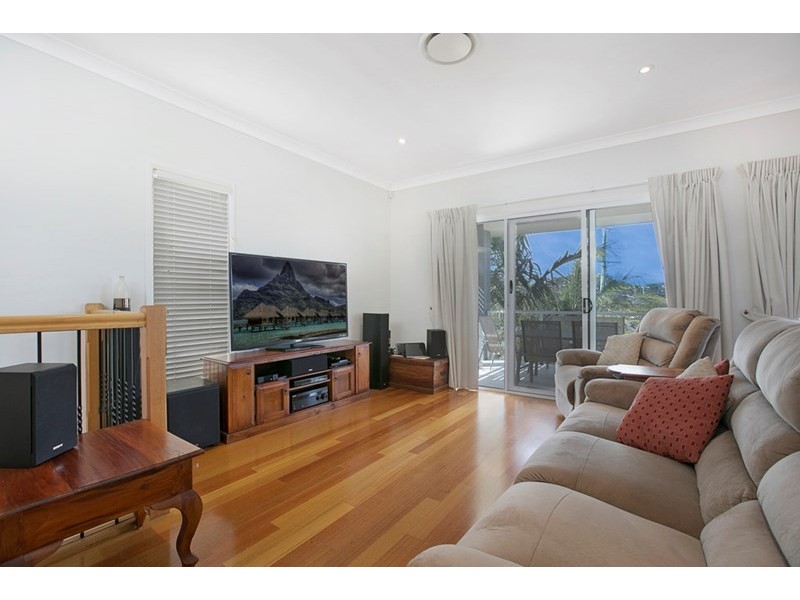 15 Roseberry Parade, Wynnum West QLD 4178