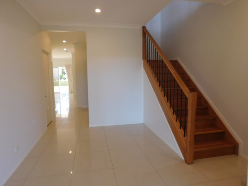 15 Roseberry Parade, Wynnum West QLD 4178