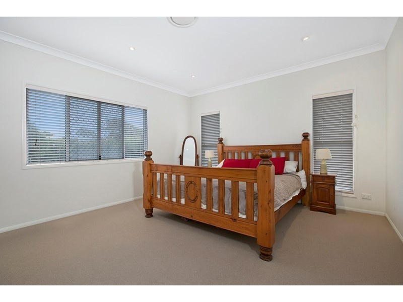 15 Roseberry Parade, Wynnum West QLD 4178