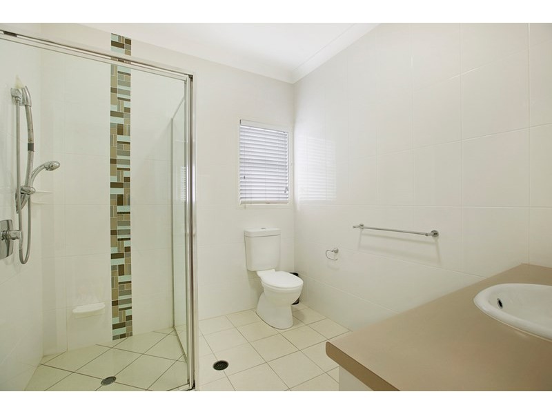 15 Roseberry Parade, Wynnum West QLD 4178