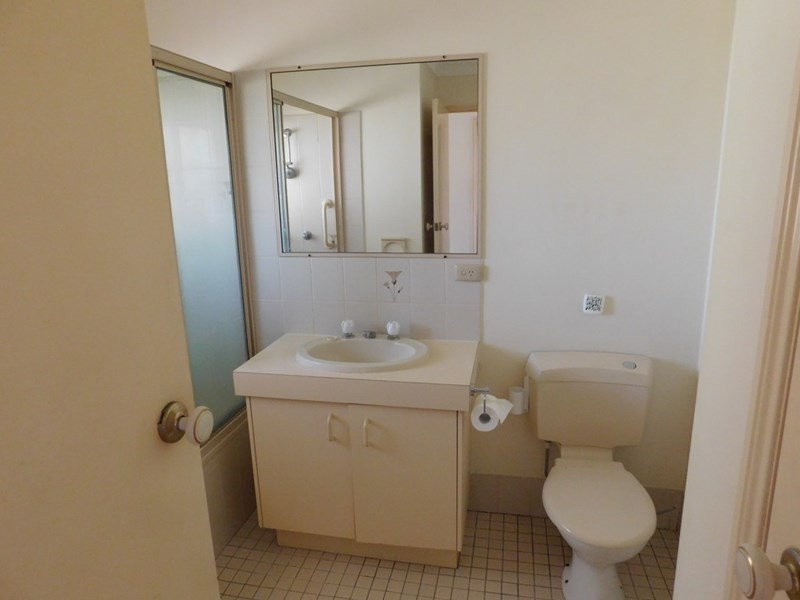 2/62 Emsworth Street, Wynnum QLD 4178