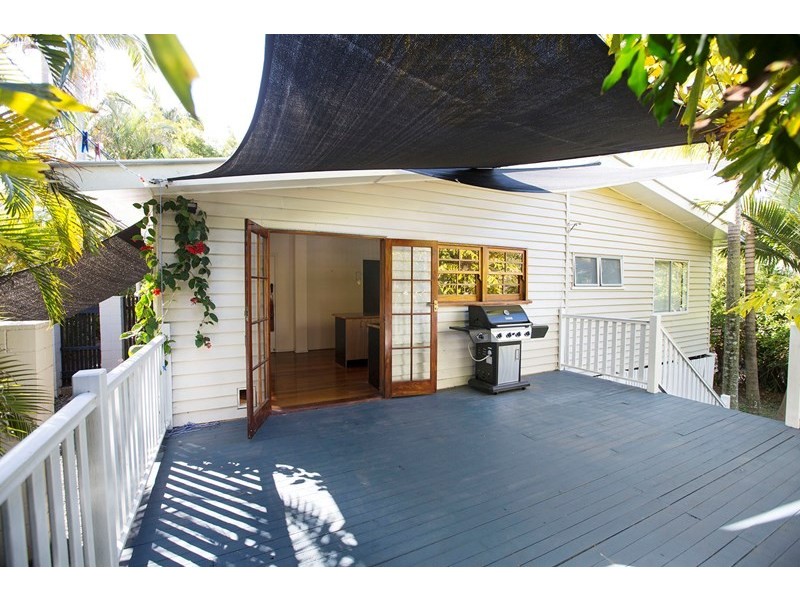 36 Montrose Parade, Wynnum West QLD 4178