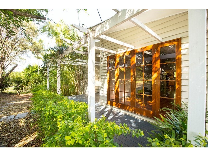 36 Montrose Parade, Wynnum West QLD 4178