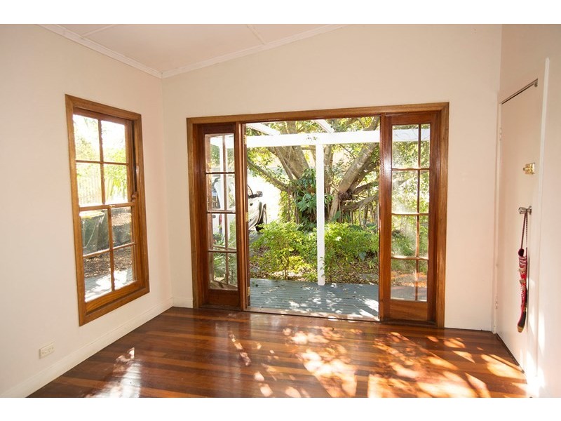 36 Montrose Parade, Wynnum West QLD 4178