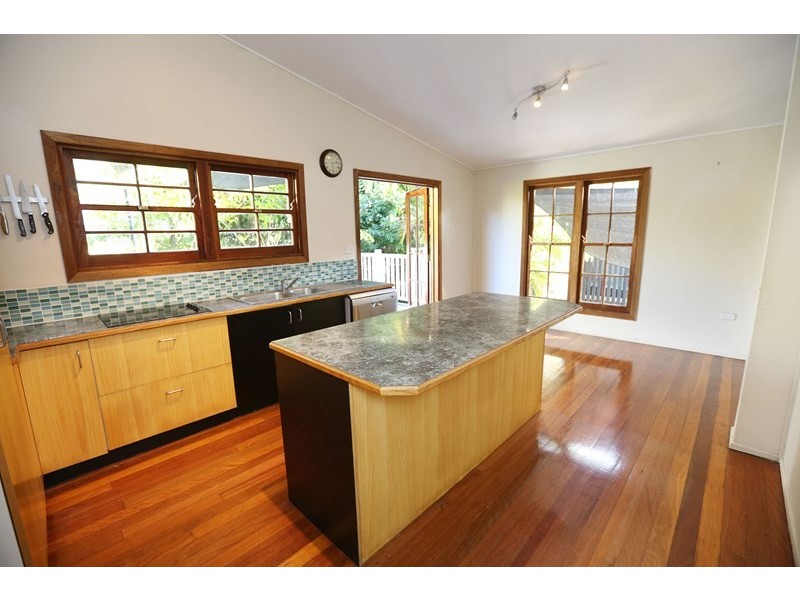 36 Montrose Parade, Wynnum West QLD 4178