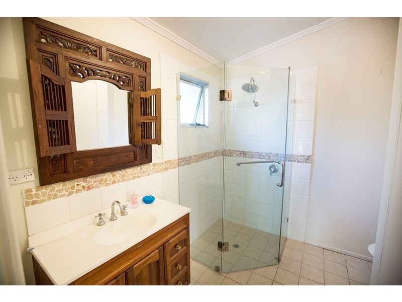 36 Montrose Parade, Wynnum West QLD 4178