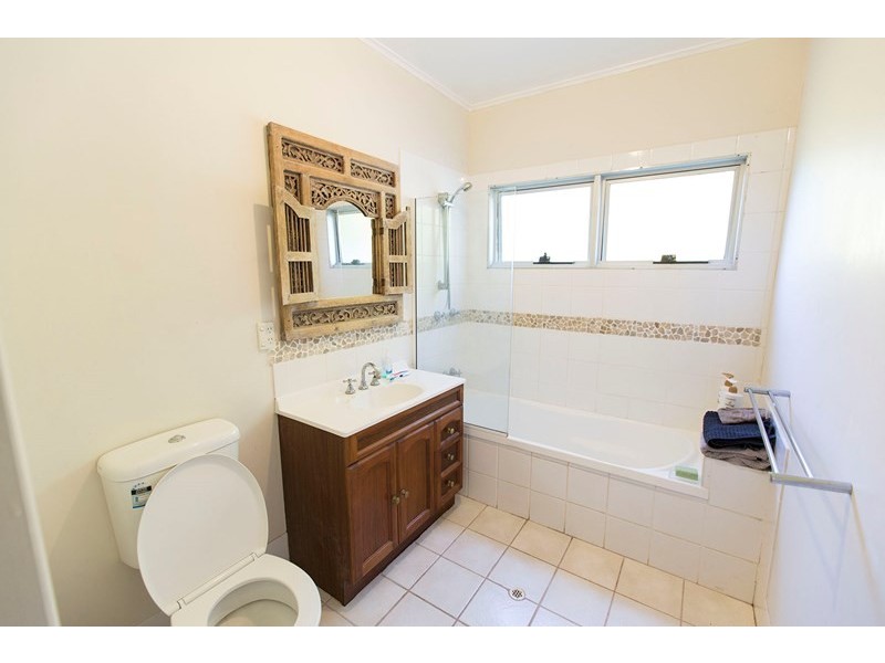 36 Montrose Parade, Wynnum West QLD 4178