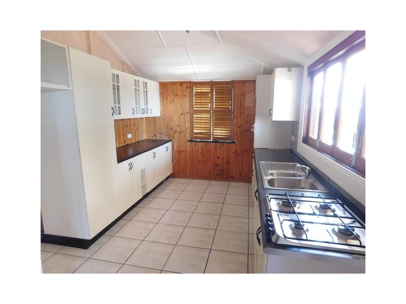 16 Ernest Street, Manly QLD 4179