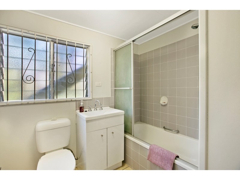 48 Roseberry Parade, Wynnum West QLD 4178