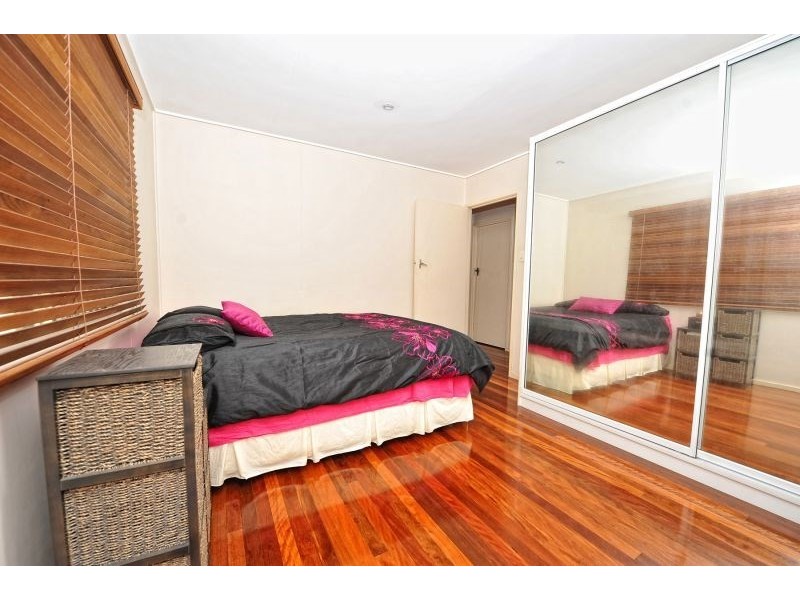 8 Sunstone Street, Manly West QLD 4179